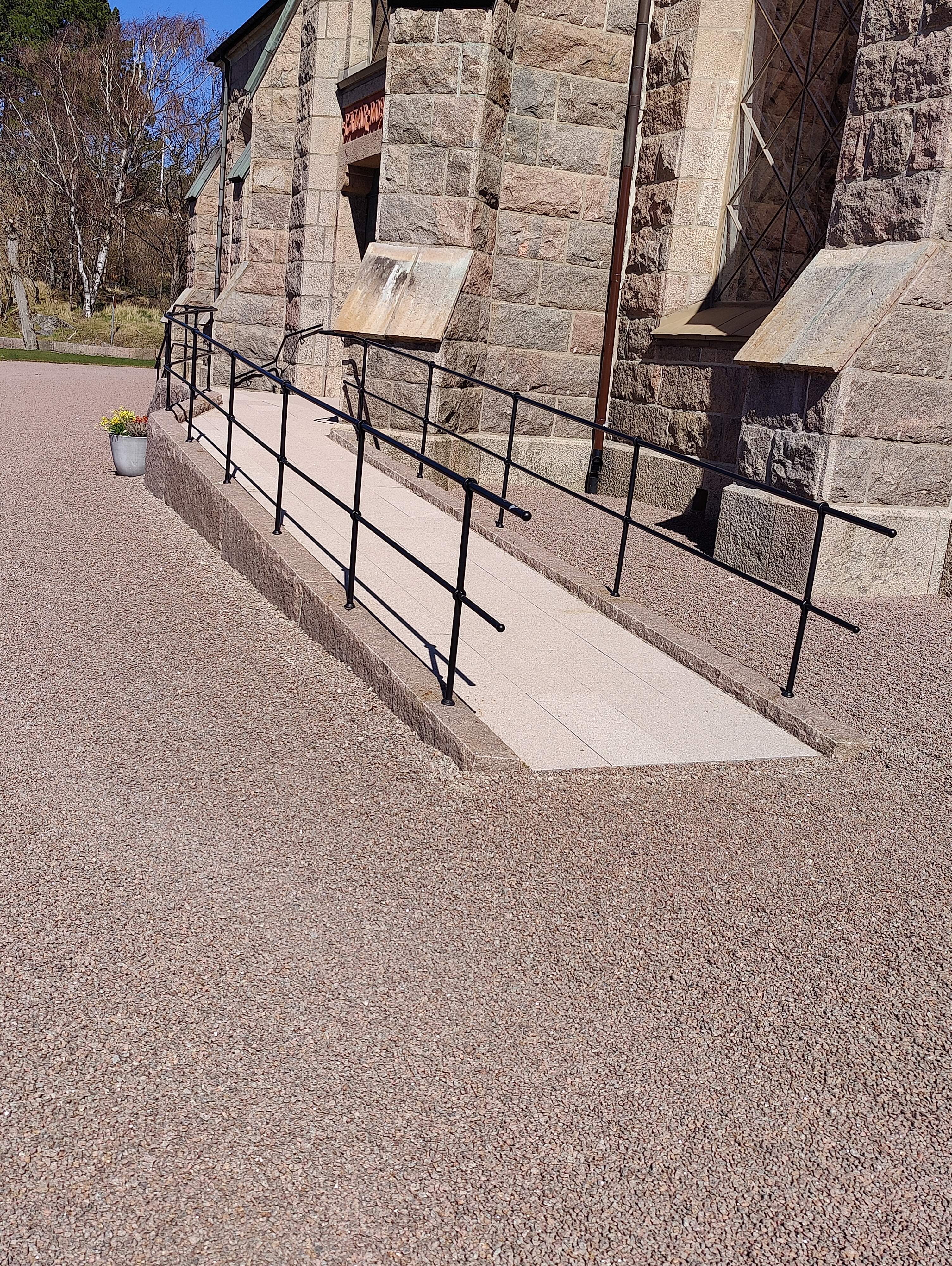 Handikappramp%20Grebbestad%20Kyrka%202.jpg
