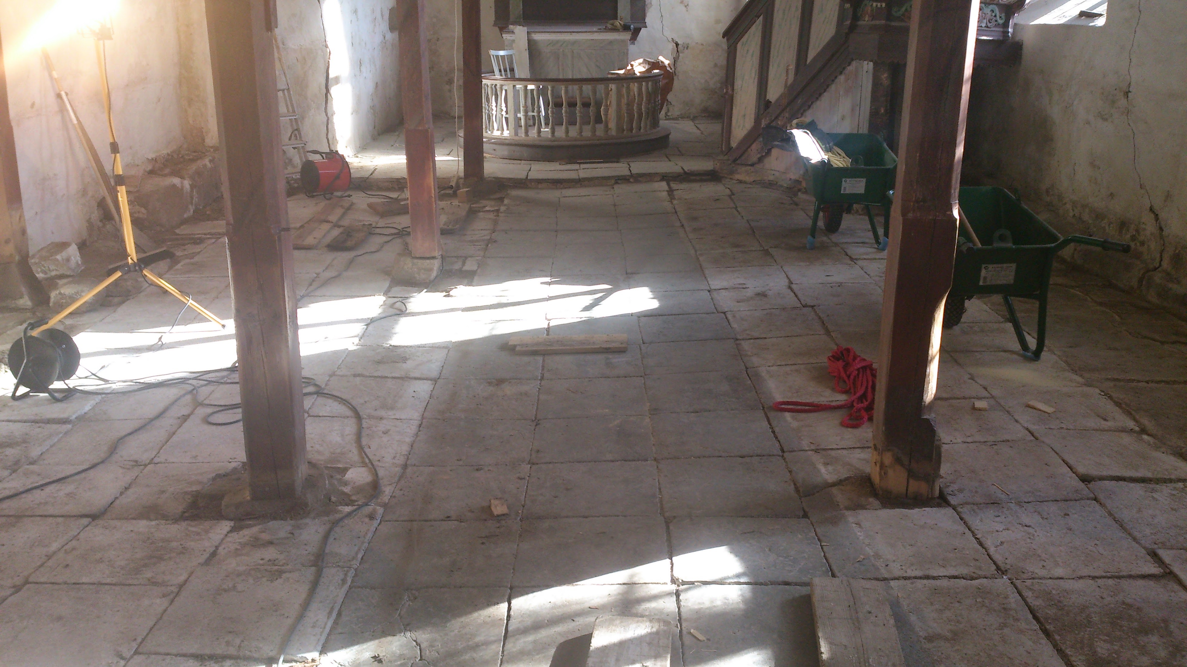 Renovering%20av%20Svenneby%20Gamla%20Kyrka.JPG